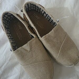 Toms Kids Dress Shoes in Beige and Brown